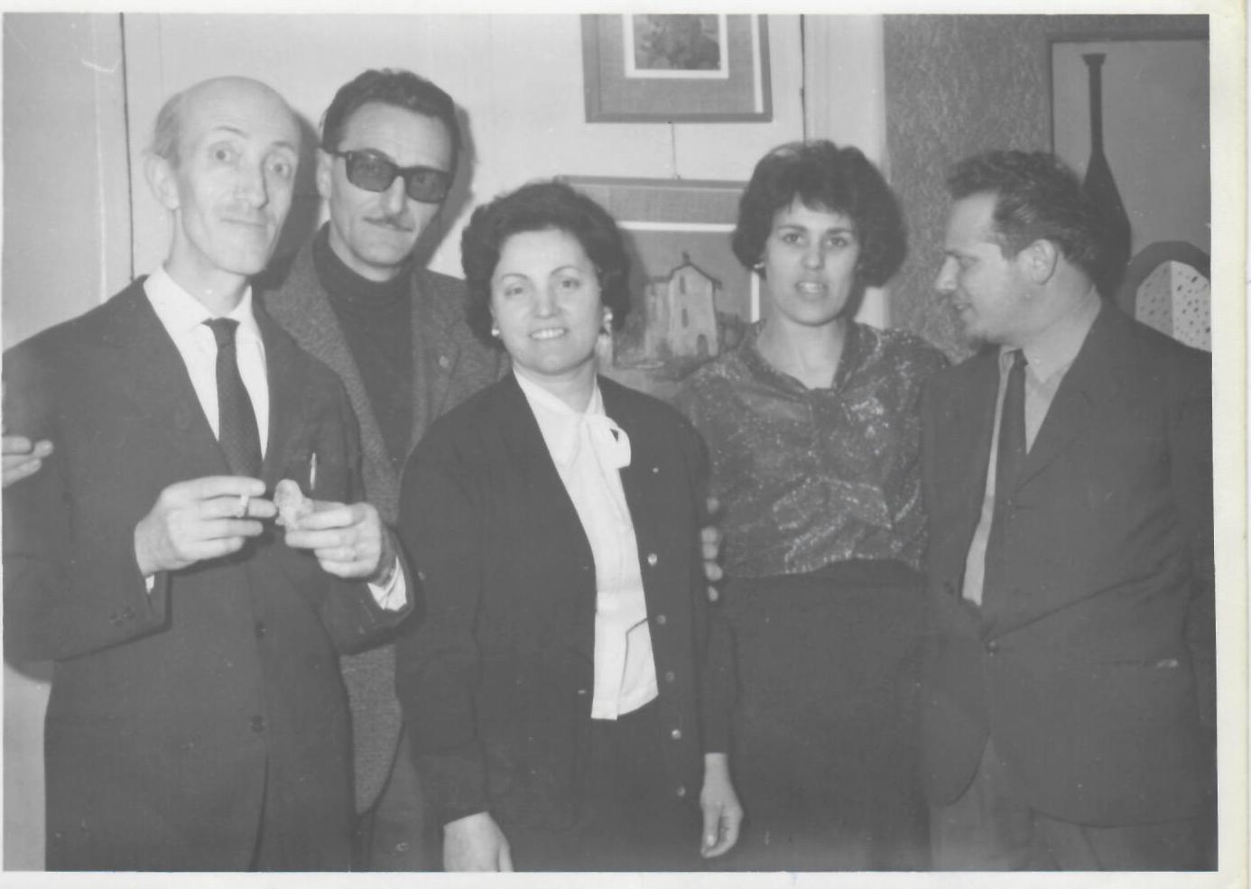 LAURA STRANI, col marito e pittore Amleto Bertramd all'inaugurazione della Personale presso la Galleria d'Arte Moderna 'Casa Serena', Cormano, 1969